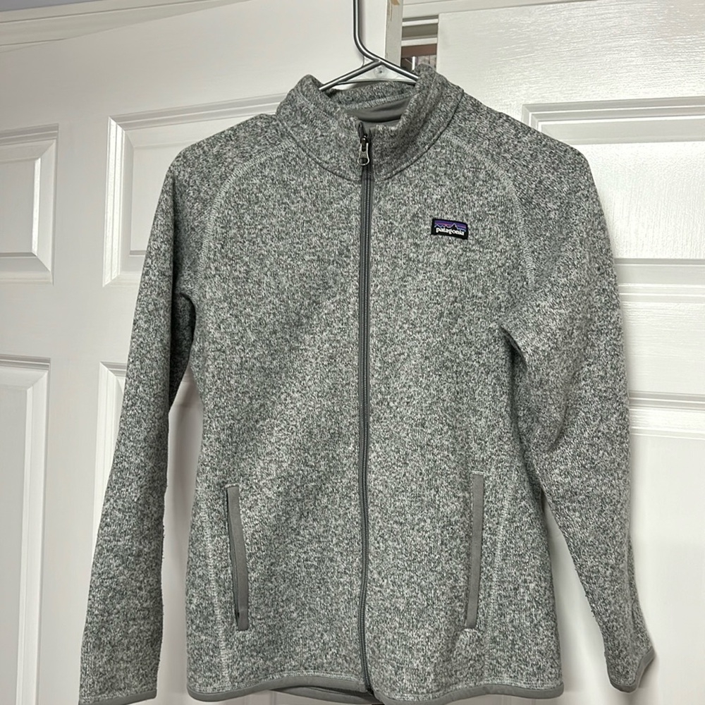 Girls’ Patagonia jacket. Gray tweed; size XL/14